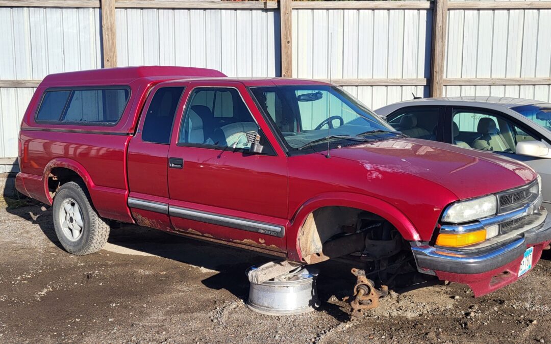 2003 Chevrolet S-10 (Red)