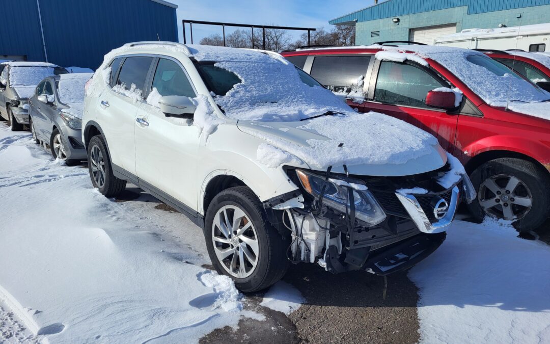 2015 Nissan Rogue (White)